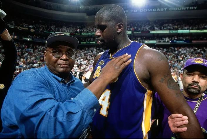 1收缩肋部 1收缩肋部